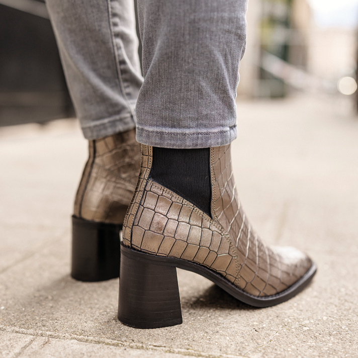Boots Tina