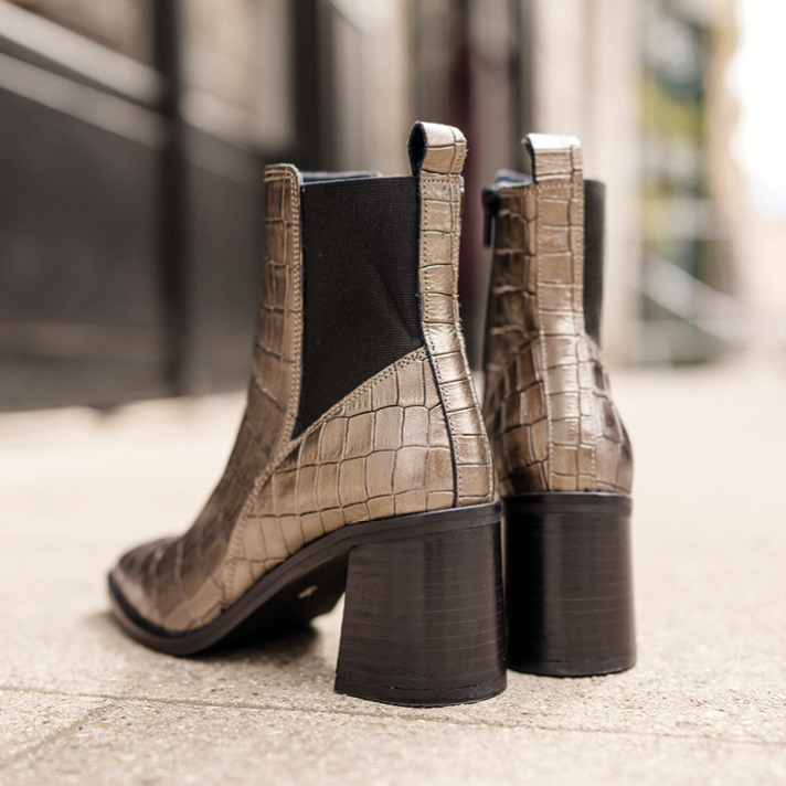Boots Tina
