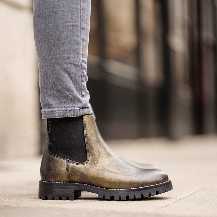 Boots Angie or