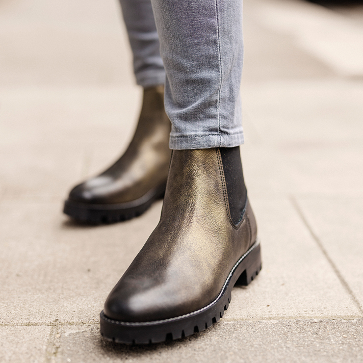 Boots Angie or