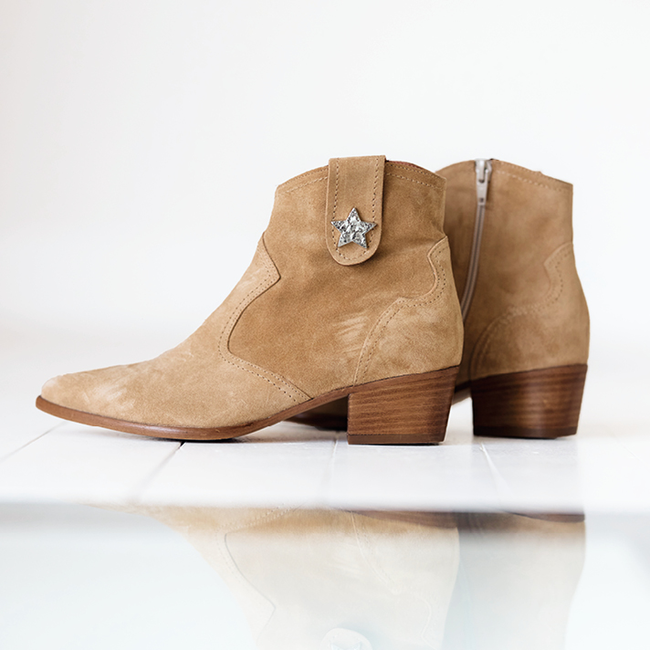 boots Maja nubuck sable