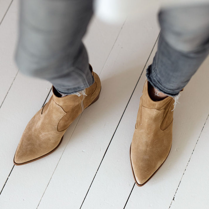 boots Maja nubuck sable
