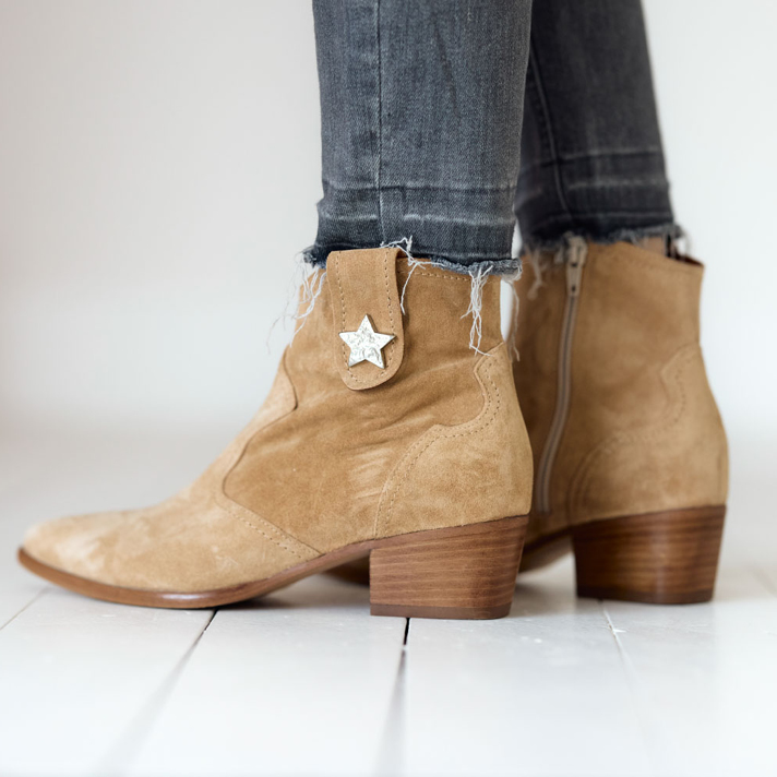 boots Maja nubuck sable
