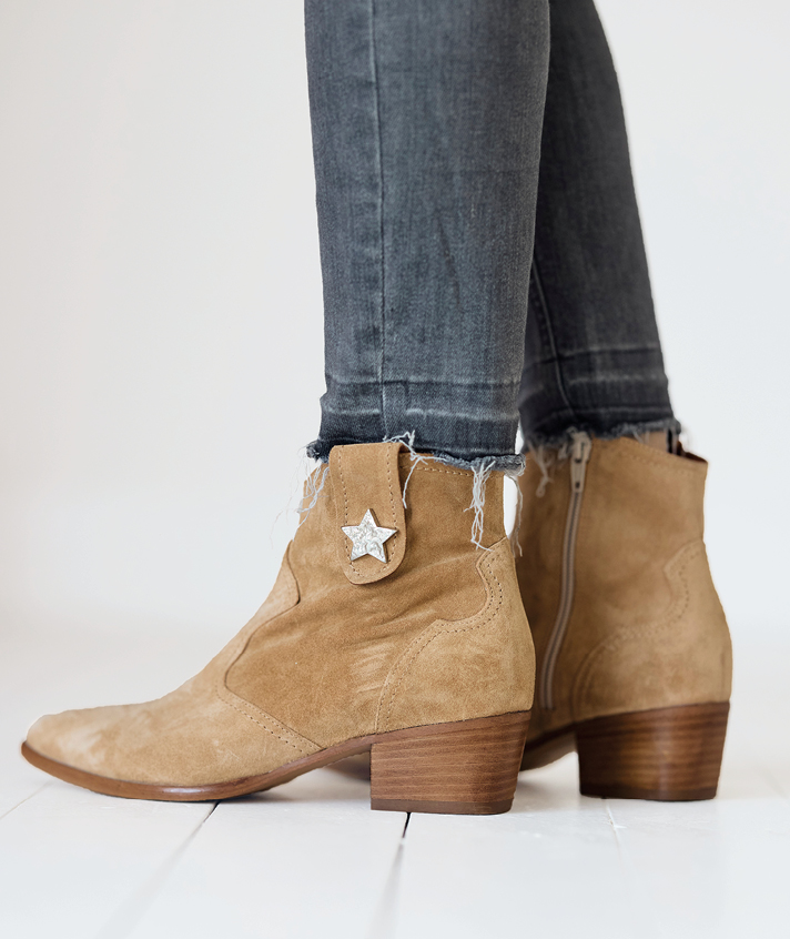 boots Maja nubuck sable
